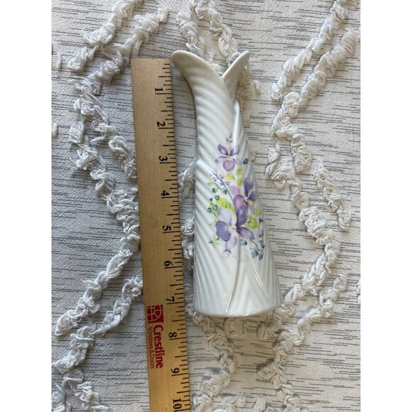 Vintage Glass Vase With Violet Floral Design and Scalloped Trim Propagation - Picture 7 of 7